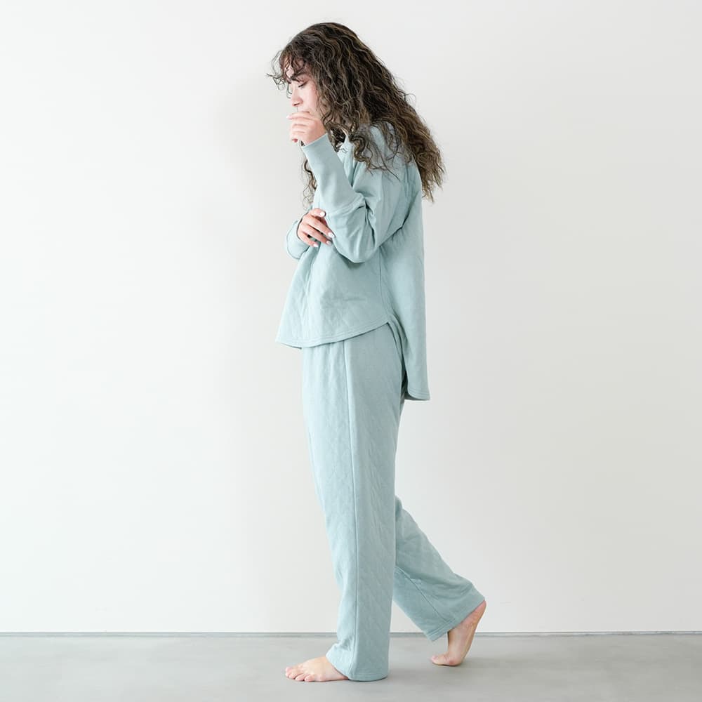 グレイッシュグリーン