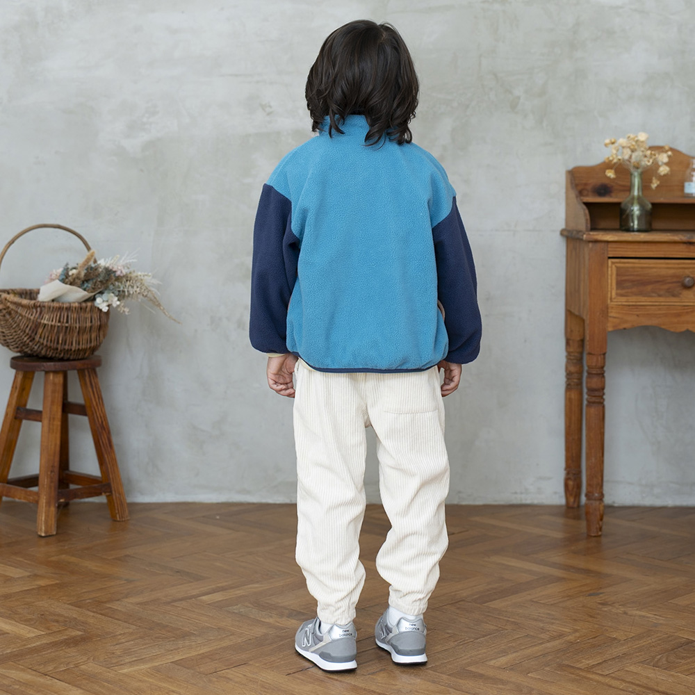 グレーグリーン