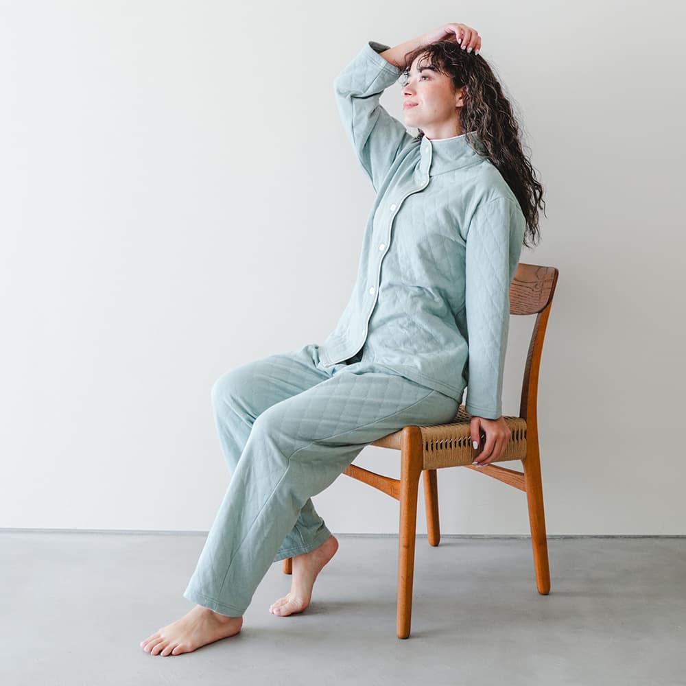 グレイッシュグリーン