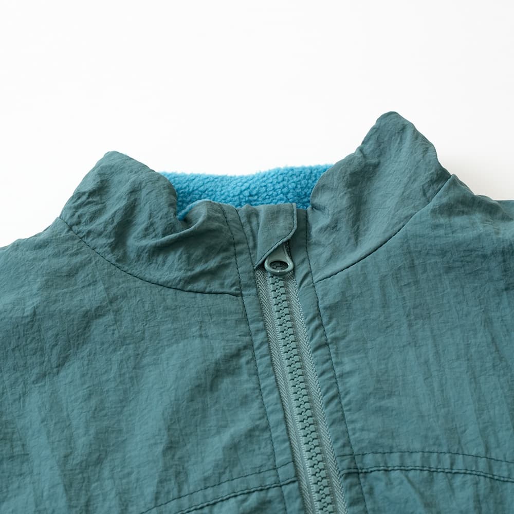 グレーグリーン