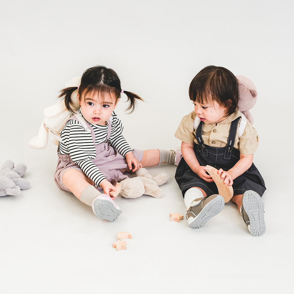 ダークブラウン