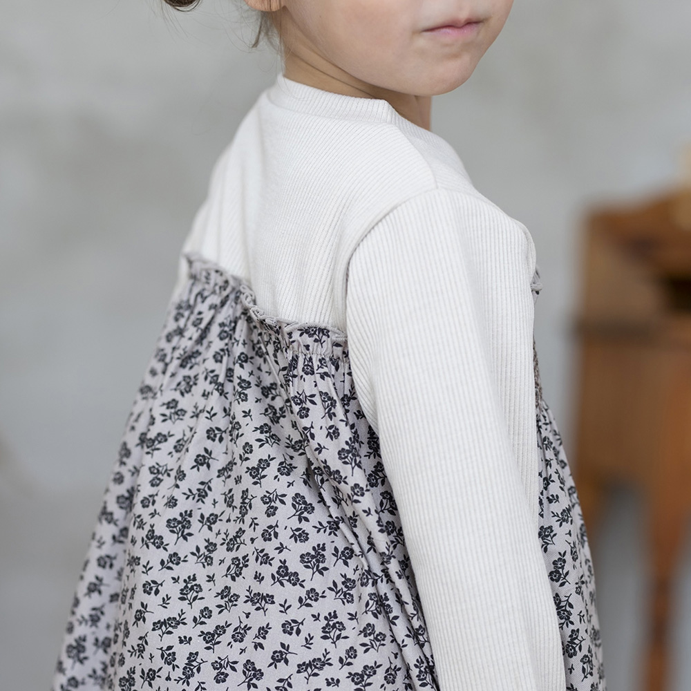 ベージュフラワー