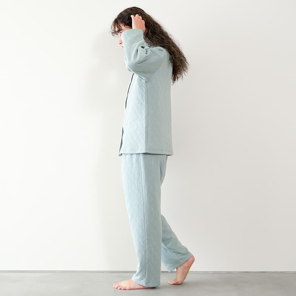 グレイッシュグリーン