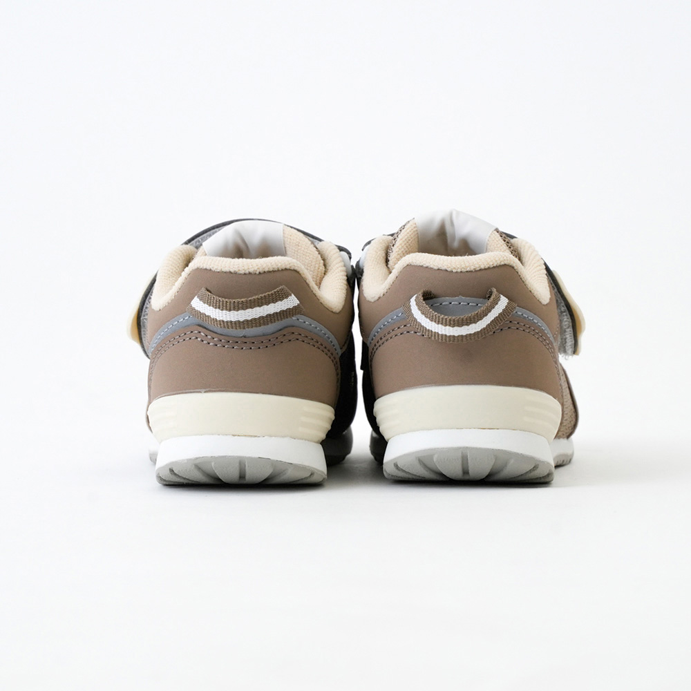 ダークブラウン