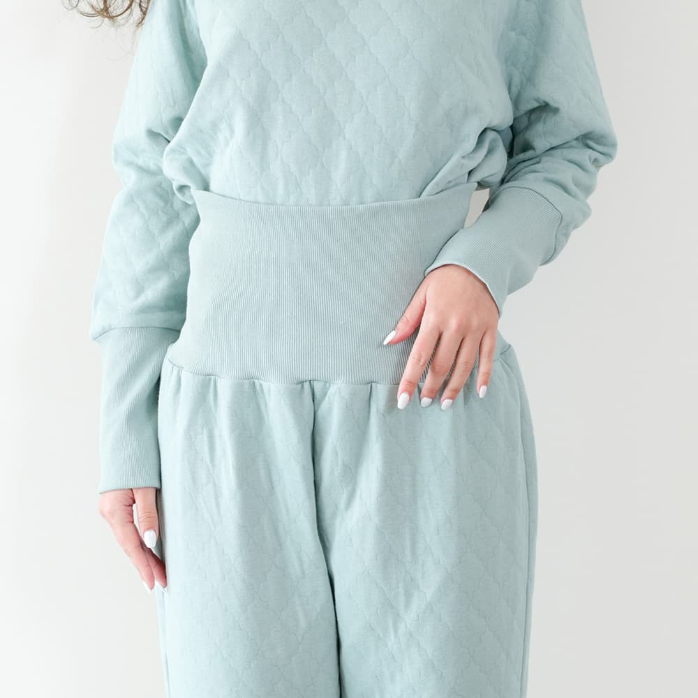 グレイッシュグリーン