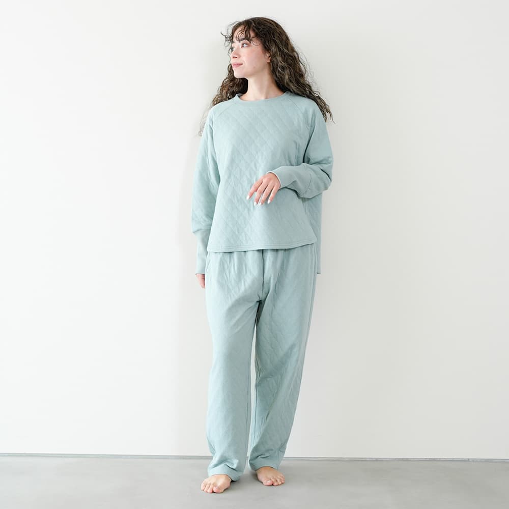 グレイッシュグリーン