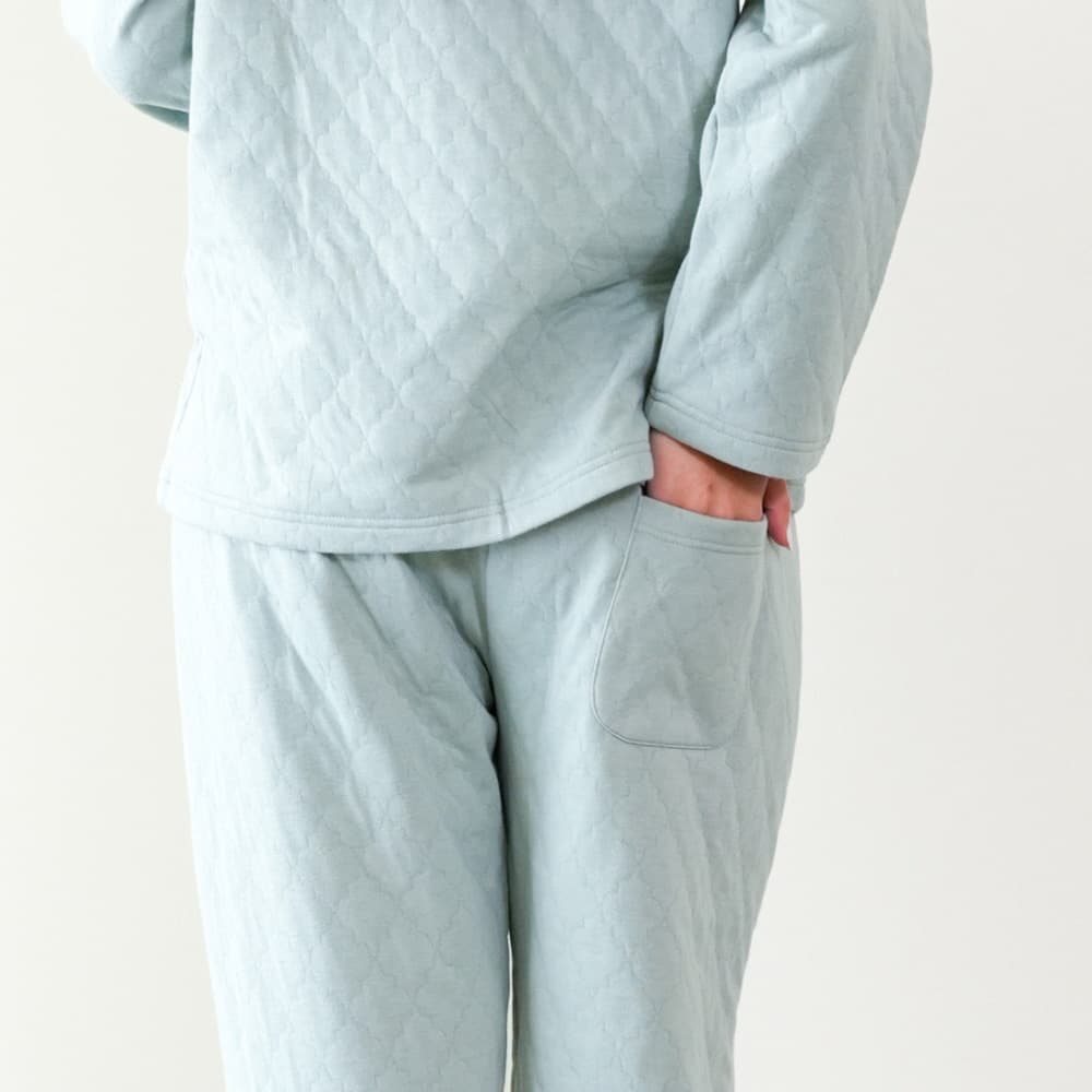 グレイッシュグリーン