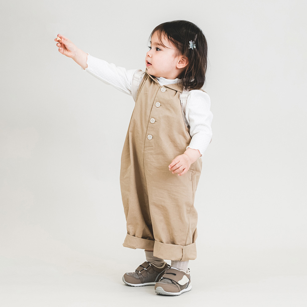 ダークブラウン