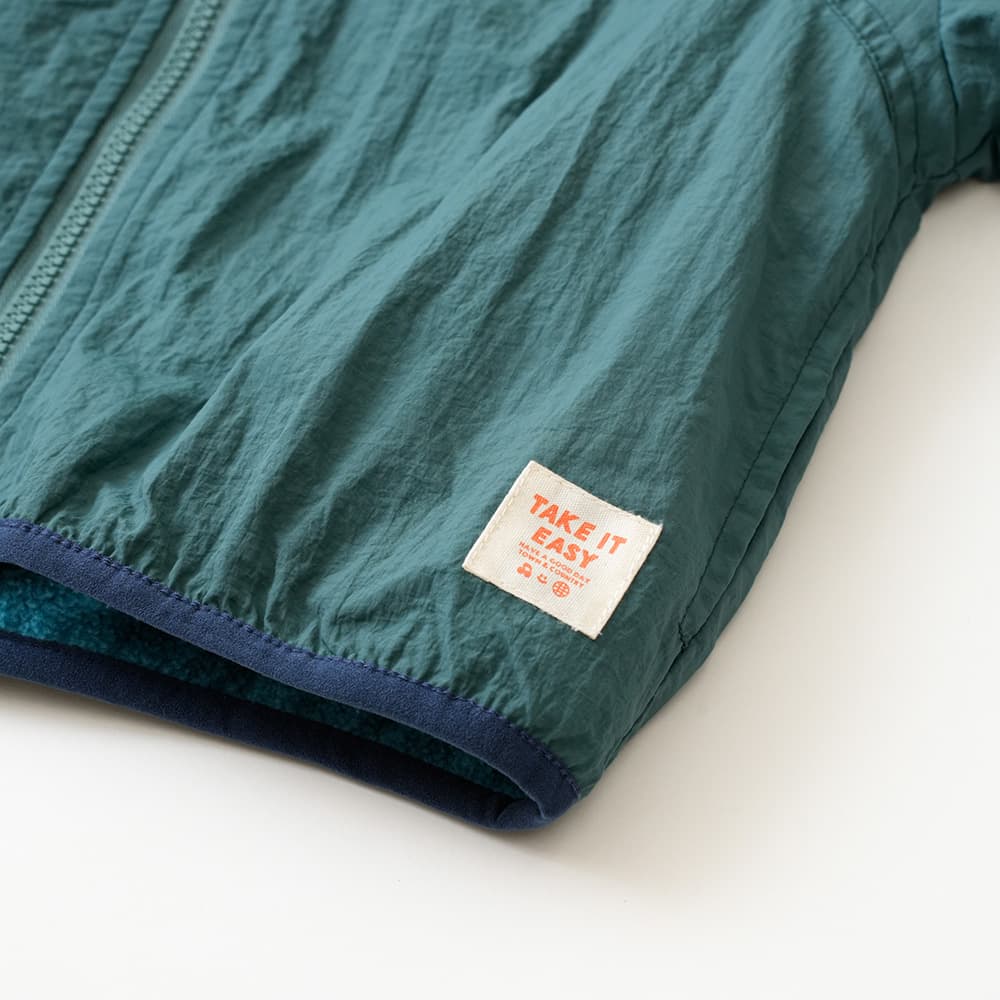 グレーグリーン