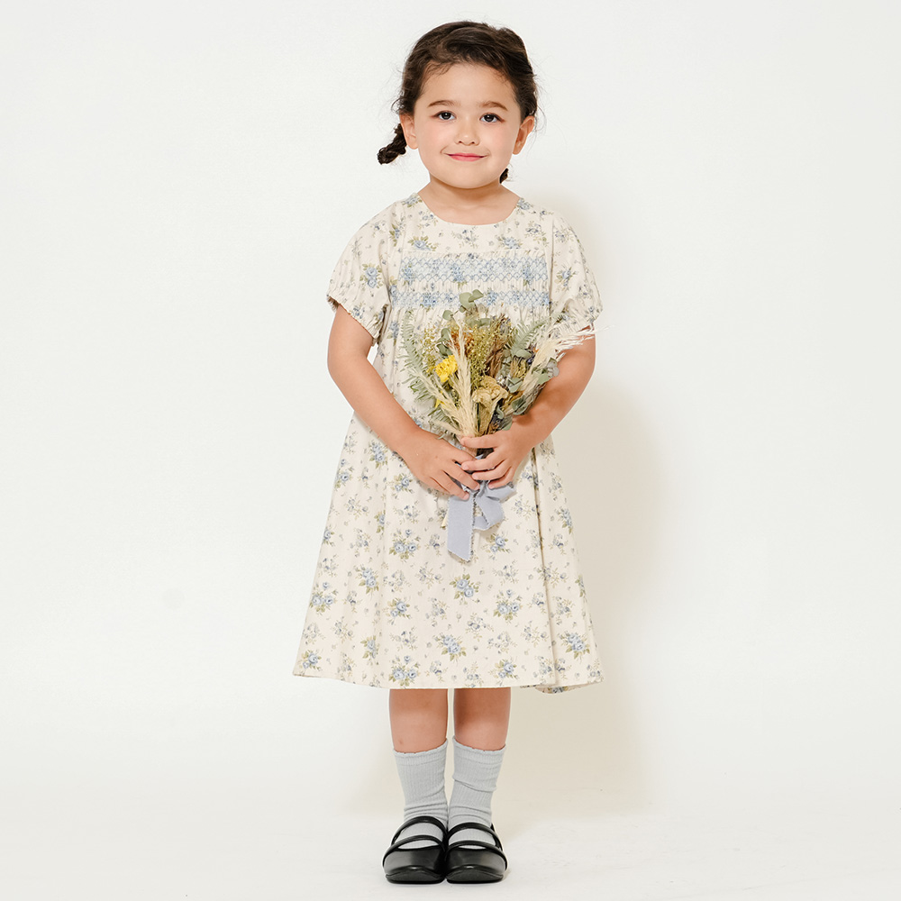 スモッキングワンピース