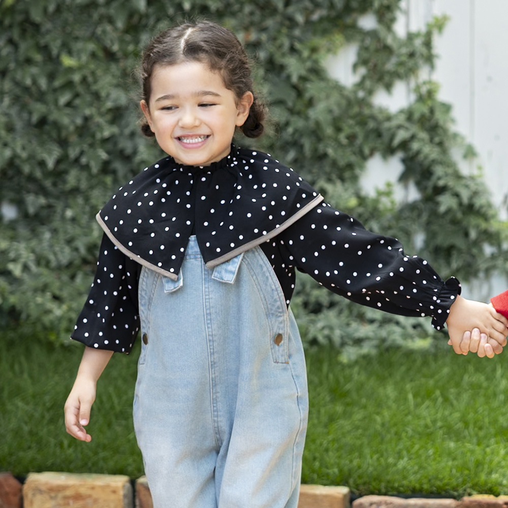 ケープカラーブラウス